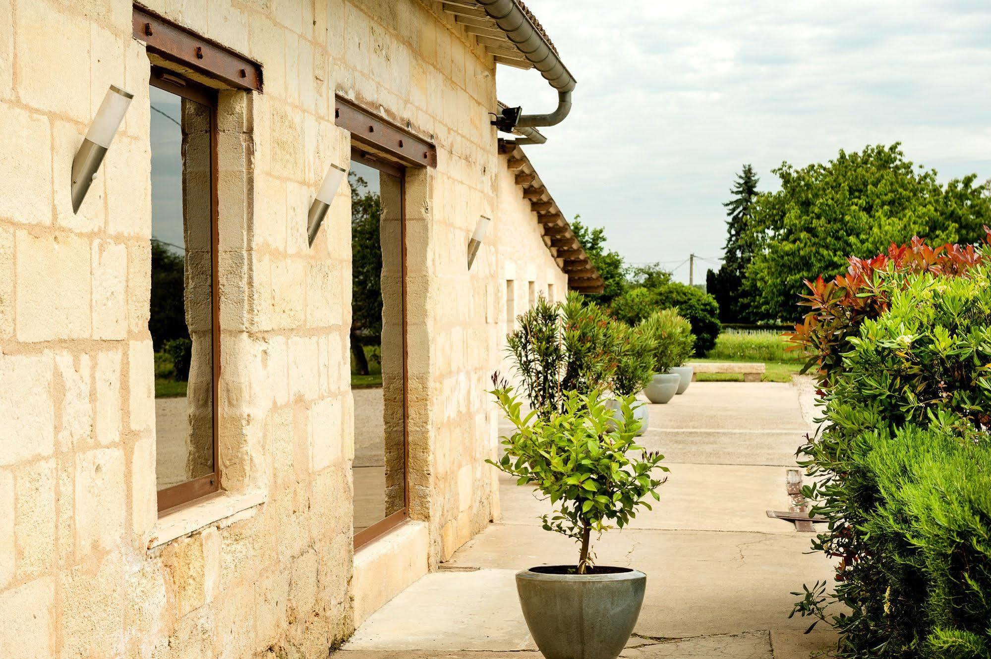 Moulon-sur-Dordogne Chateau La Mothe Du Barry מראה חיצוני תמונה